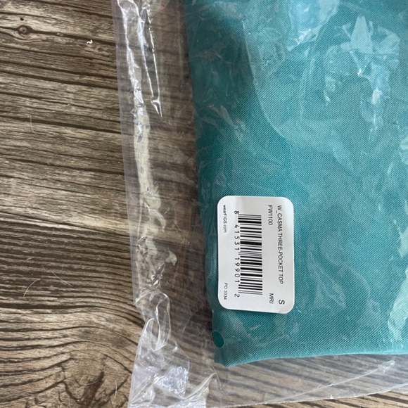 FIGS Casma Three Pocket Scrub Top (FW1100) | Cactus | Small | Green - Picture 7 of 7